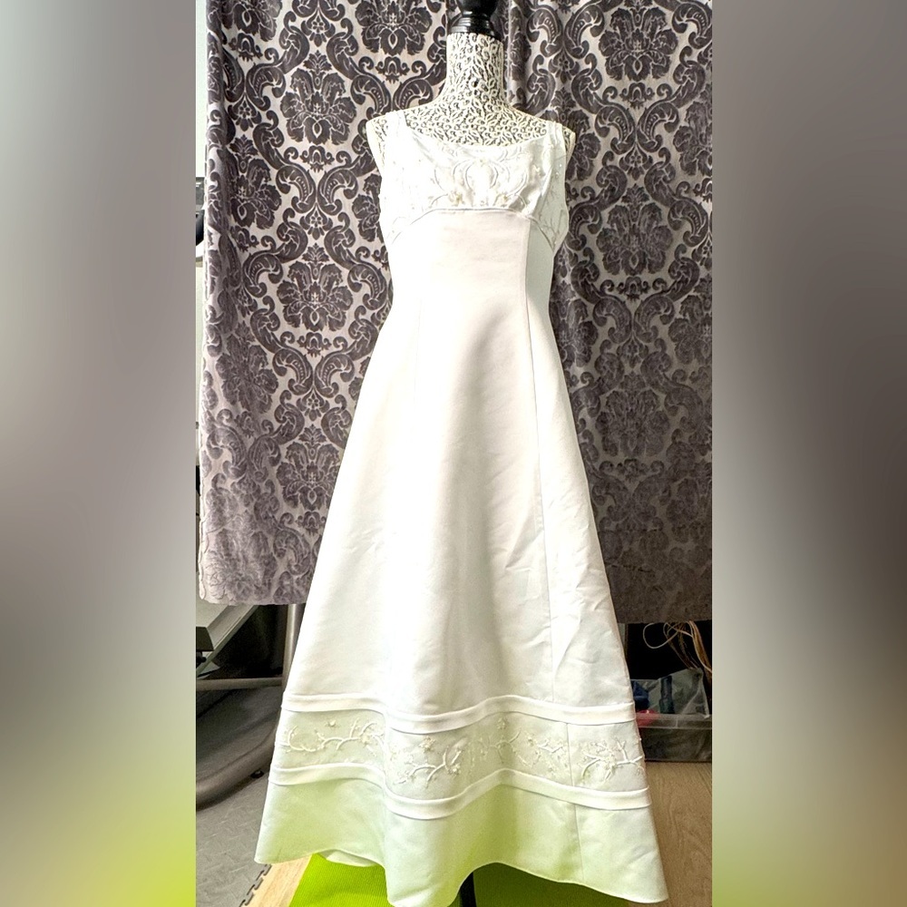 Oleg Cassini for David’s bridal women’s white wedding dress size 14